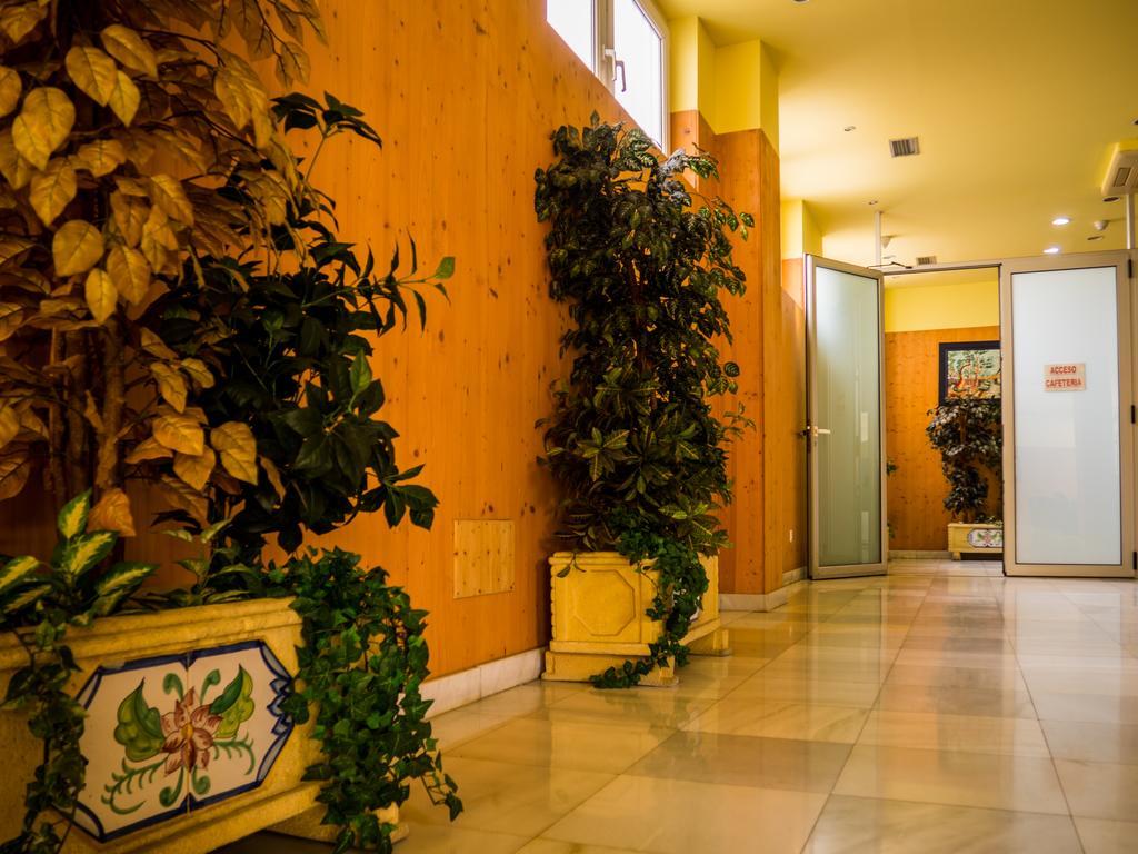 Hotel Bezana Lago Santa Cruz De Bezana Exterior foto